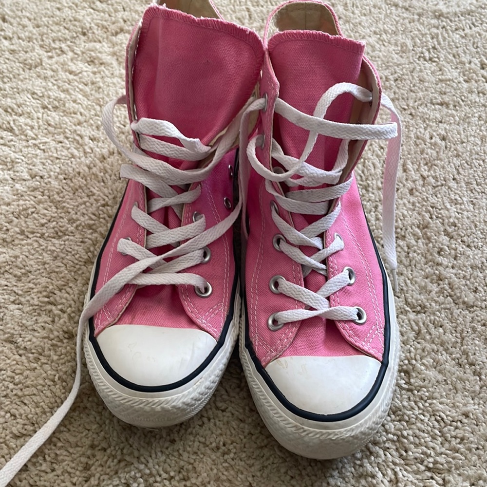 Very good, not super used high tops 💕🎀